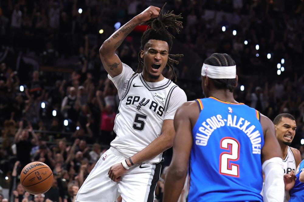 橄榄球巴克利如何凭借速度与力量改写球队进攻格局并震撼联盟表现